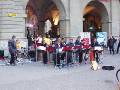 07 Steel Drum Band * Steel drum band playing on the sidewalk in Bern * 800 x 600 * (193KB)